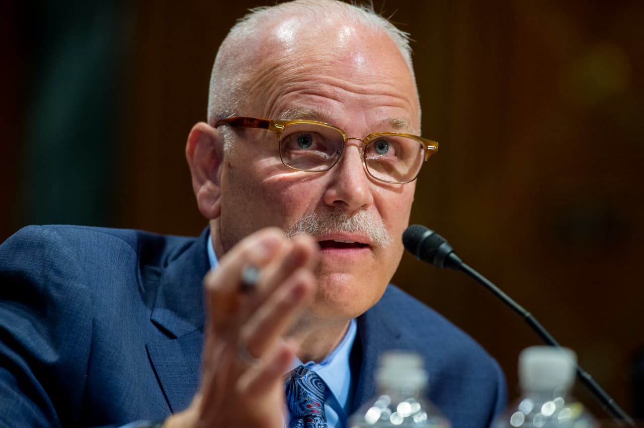 Senado confirma a Magnus como director de la Oficina de Aduanas y Protección Fronteriza