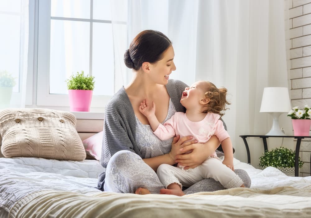 Tú, canceriano, eres tierno, maternal, compasivo y te ocupas de todos a tu alrededor como si fueran tus hijos a quienes debes cuidar y proteger. Todos te quieren y admiran por esa cualidad cariñosa de tu signo, y en estos momentos, más que en otros, deberás expresarla con toda la sinceridad que te caracteriza y con mucho tacto para no herir con tus palabras a quienes podrían estar demasiado sensibles y sentirse mal en un momento determinado. Recuerda que habrá muchos que te busquen para que les escuches, simplemente, no para que les des un consejo, si no te lo piden.
<br>