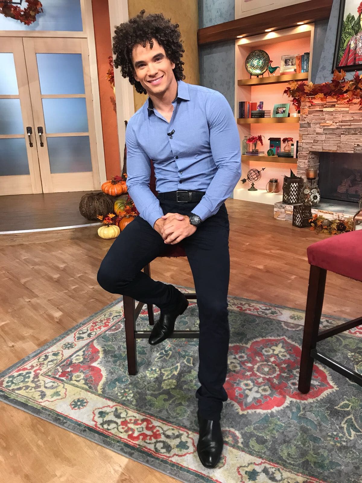 Aldrin muy madrugador, disfrutando de la alegría que se vive en nuestra casa.