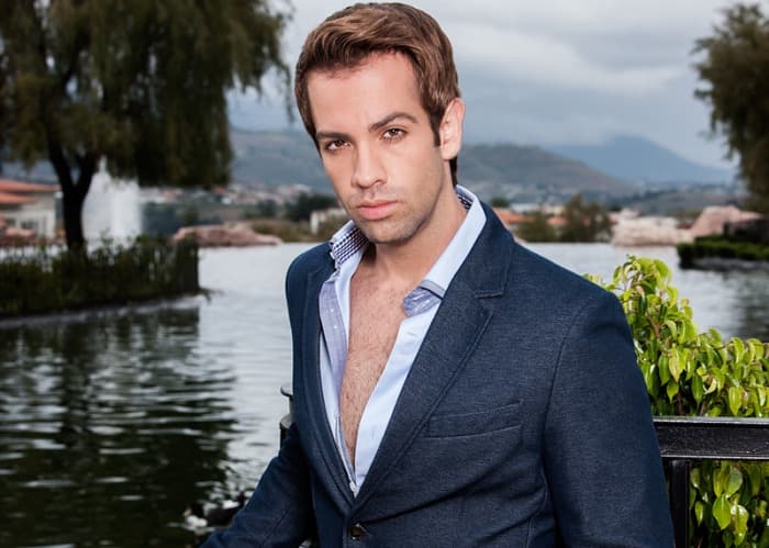 El actor
<b><a href="http://www.univision.com/temas/diego-de-erice">Diego de Erice</a> </b>en '
<b>Qué pobres tan ricos</b>', nos arrancó carcajada tras carcajada con sus ocurrencias de un típico 'mirey', él lo tenía todo en la vida, pero de la noche a la mañana perdió su fortuna y tuvo que convivir con gente de clase más baja a la de él.