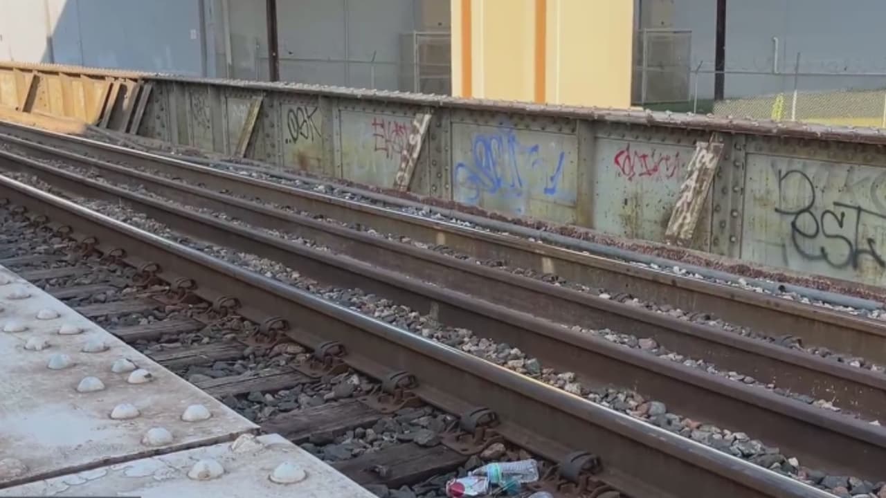 Muere mujer en las vías del tren en San Antonio, cerca de puente peatonal