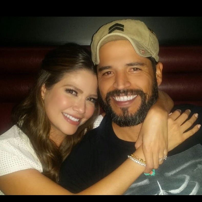 Y aquí nuestra querida Ana Patricia Gámez y Luis Carlos Martínez, dos corazones que, como ella misma dice, se convirtieron en cuatro (y a los cuales queremos un montón).