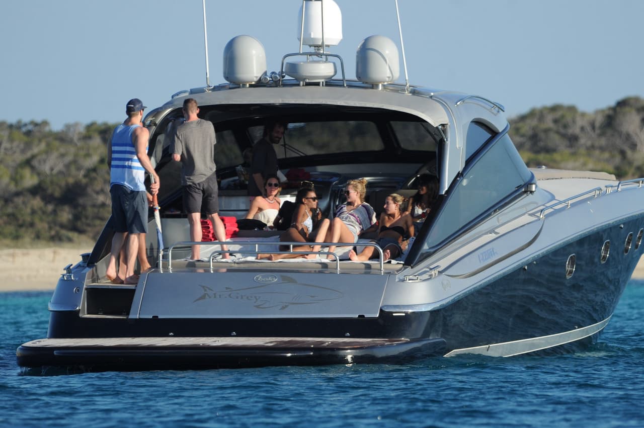 Sigueron la fiesta en un yate.