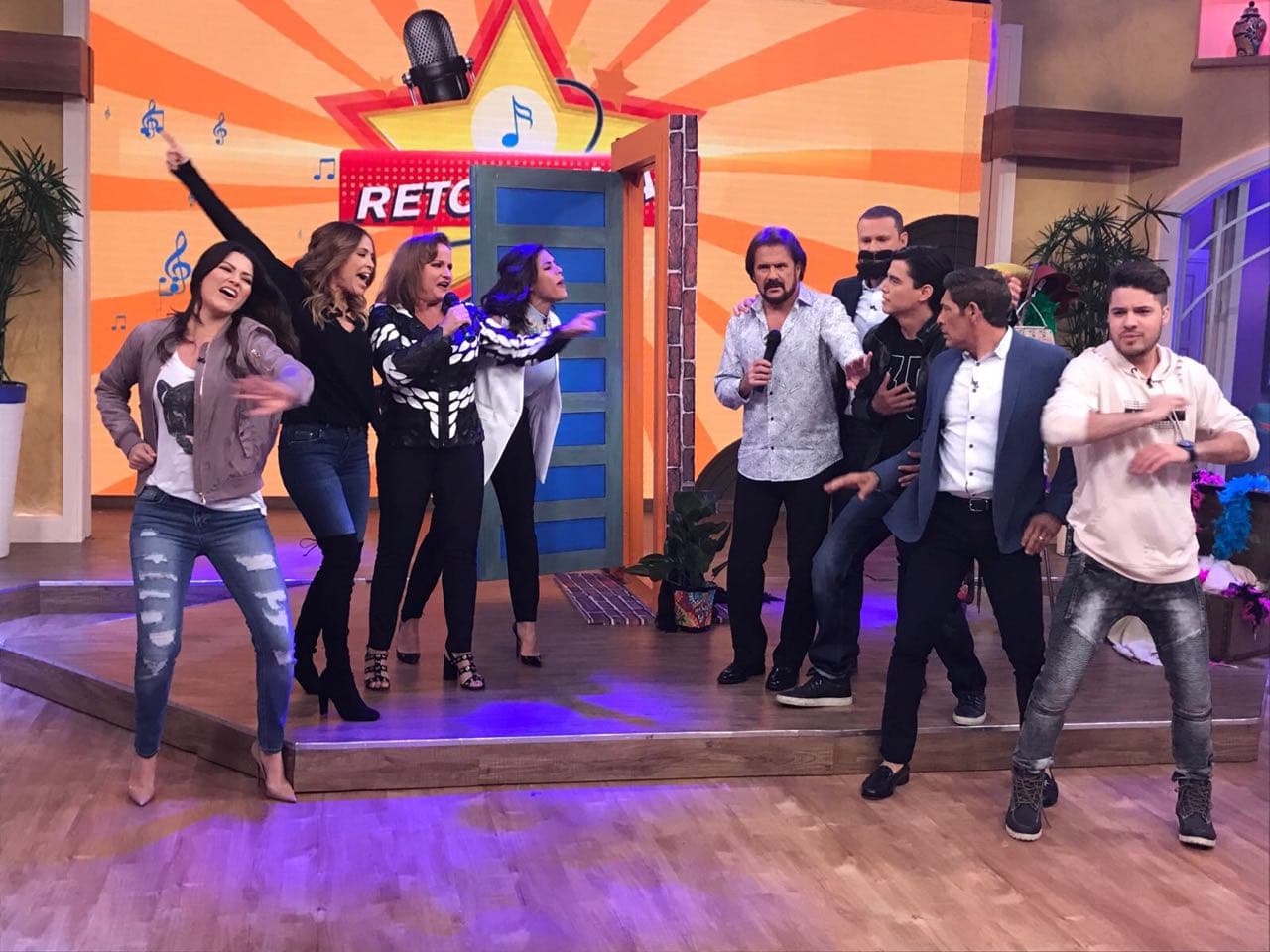 No podíamos despedir a nuestros invitados sin escucharlos cantar.