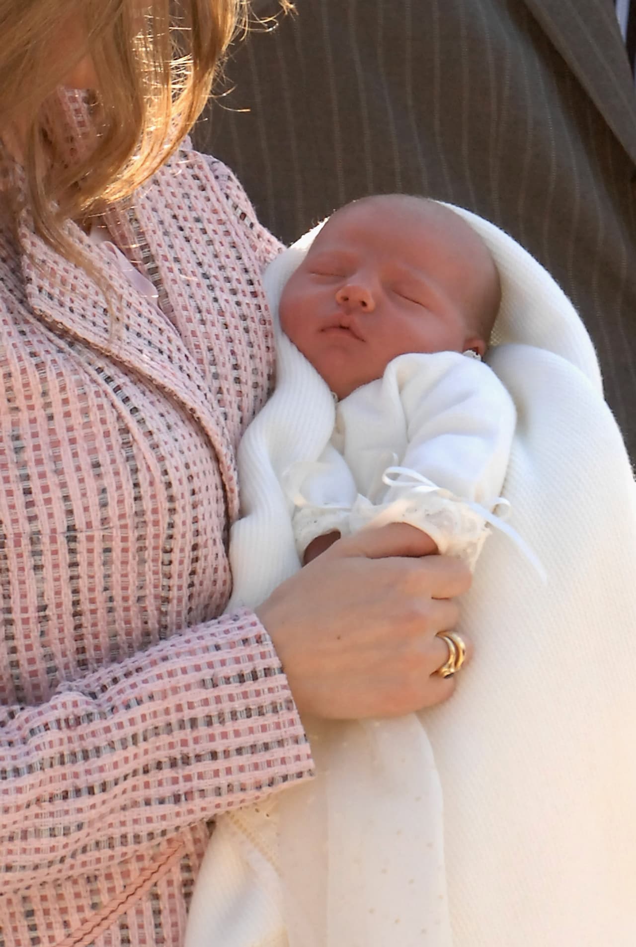 Esta es una de las primeras fotos que se conocen de la infanta Sofía, al salir de la Clínica Ruber, el 4 de mayo de 2007.