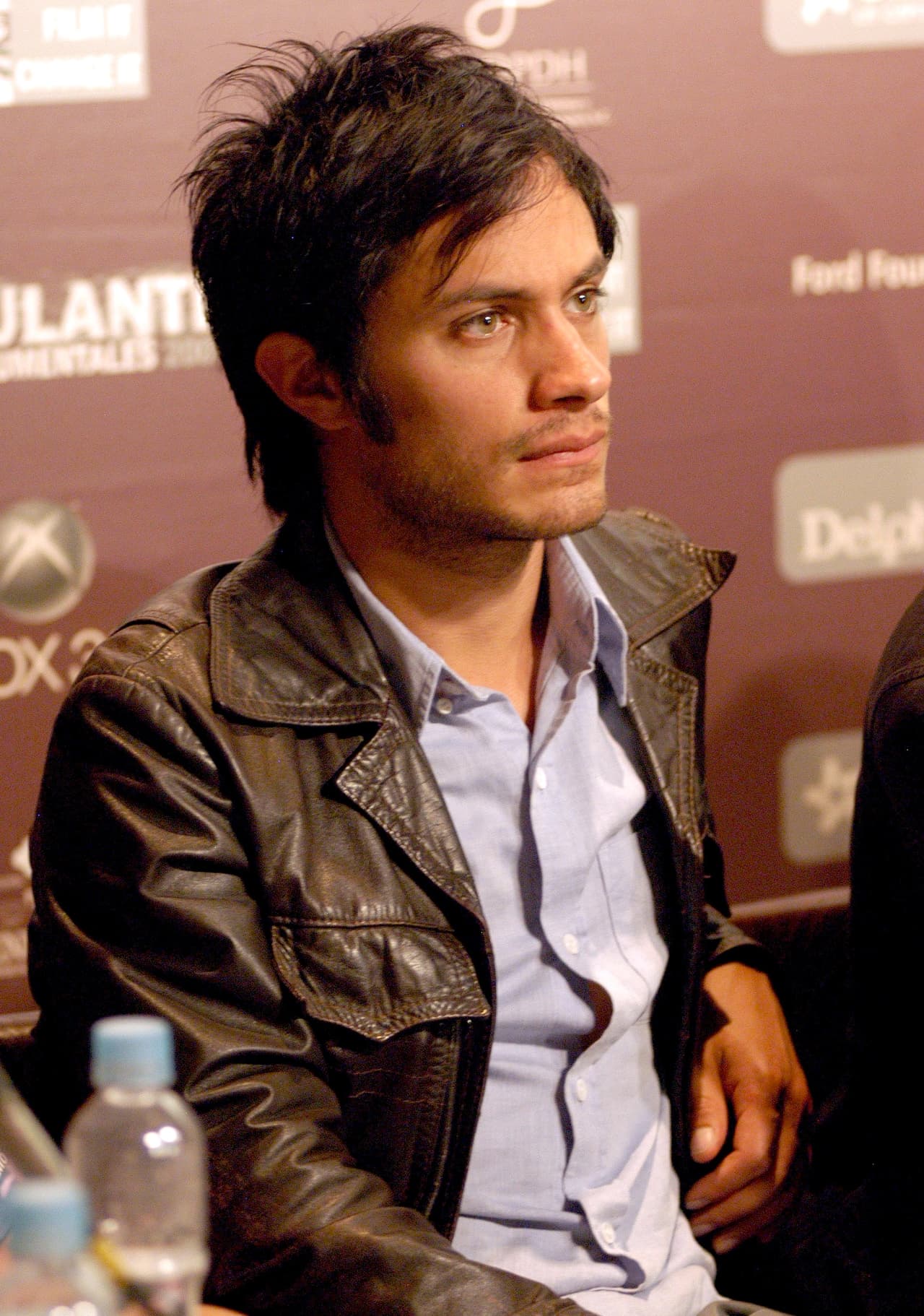 Gael García Bernal no hizo nada para salvar la vida de su padre, José Ángel García, acusó Bella de la Vega, viuda del afamado director.
<br>