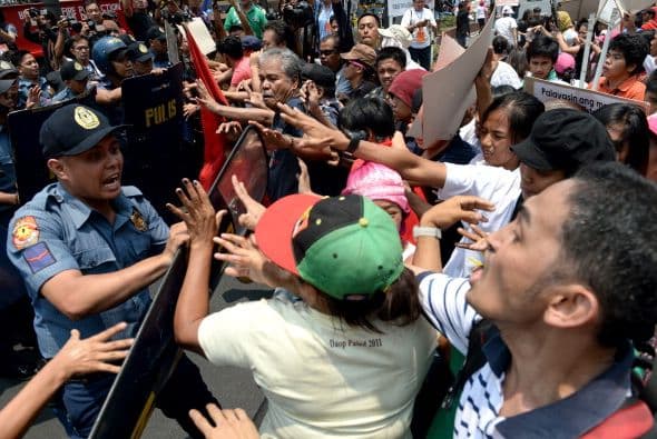 Los manifestantes, en su mayoría estudiantes, repudian la visita del presidente de EEUU.