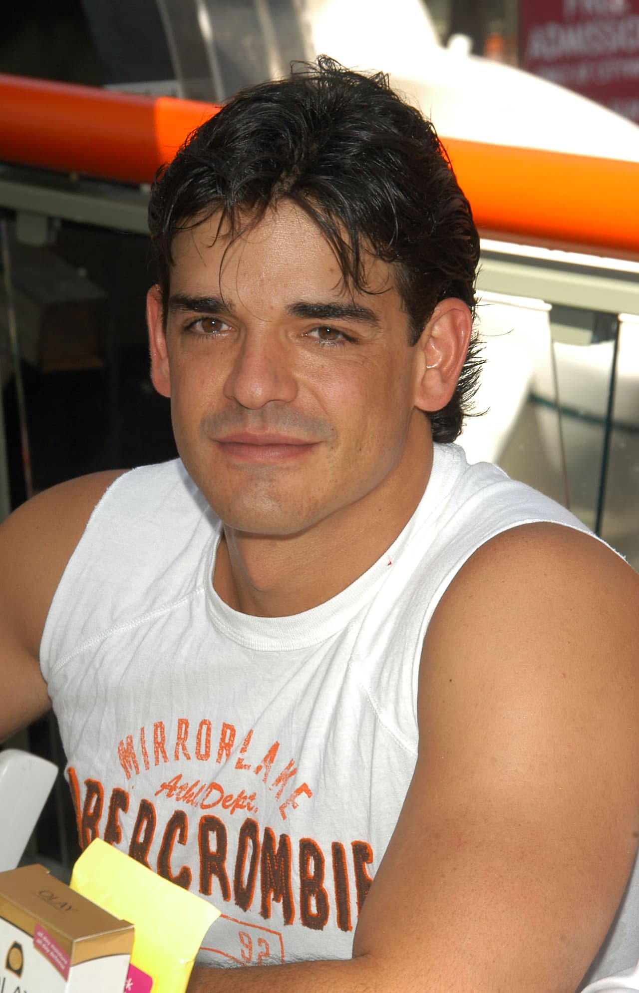 A partir de 2010, este actor decidió trabajar como voluntario en la iglesia evangélica a la que asisten él y su esposa, dejando así su prolífica carrera como actor.