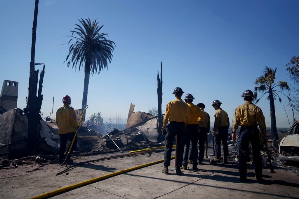 Mientras tanto, la investigación del siniestro continúa activa, pues los bomberos intentan determinar si el incendio fue accidental o provocado.