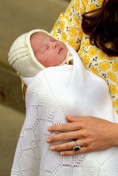 Nuestro primer vistazo a la princesa Charlotte.
