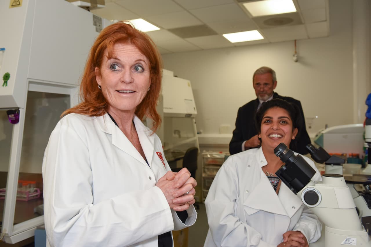 El año pasado, por ejemplo, fue declarada embajadora de la 
<b><a href="https://www.bhf.org.uk/">Fundación Británica del Corazón</a></b> y de inmediato se ocupó de visitar los centros en los cuales se realizan investigaciones para auxiliar a los pacientes.