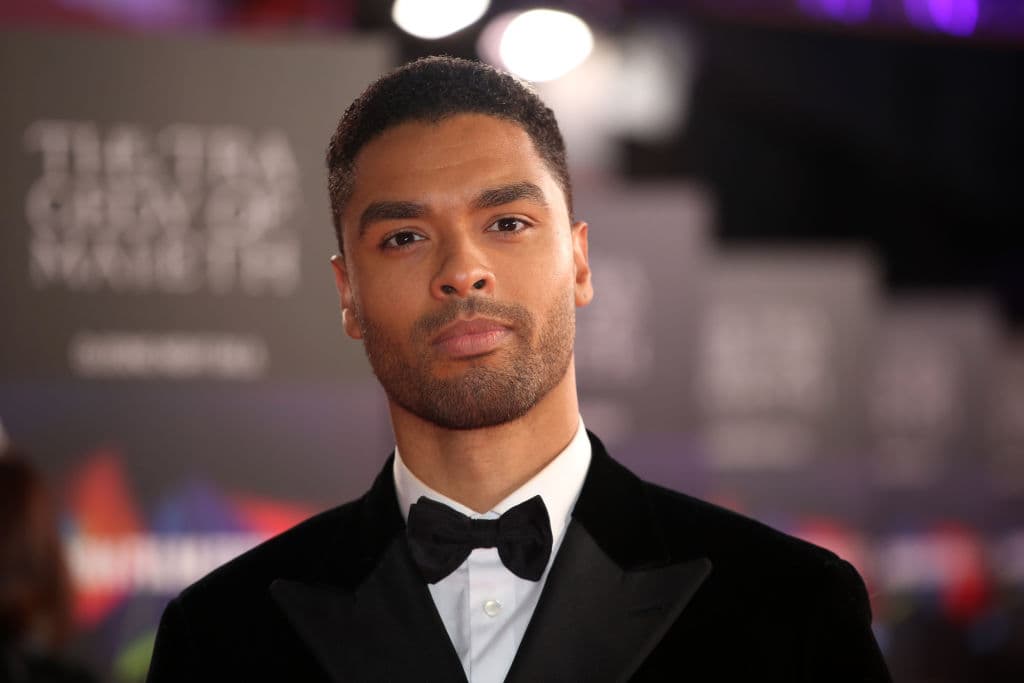 La primera es 'The Gray Man', donde un mercenario de la CIA descubre accidentalmente oscuros secretos de la agencia, lo cual provoca que su cabeza tenga una recompensa y así a su vez, desencadene una cacería mundial.
<br>Dicha cinta contará con las actuaciones de grandes etsrellas como Chris Evans, Ryan Gosling y Ana de Armas.