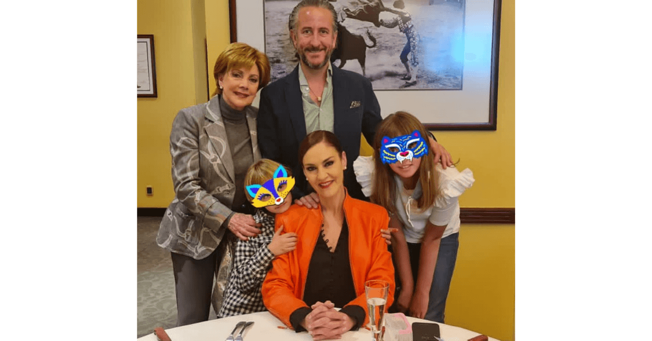 Chantal Andere y familia