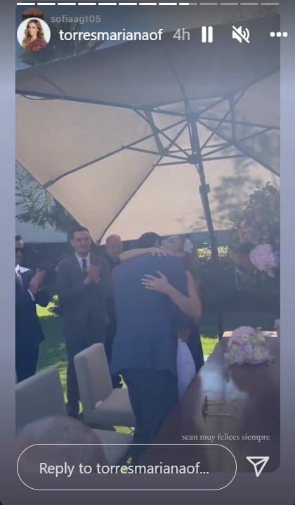 En sus historias de Instagram también colgó más imágenes de la ceremonia, las cuales sugieren que fue algo muy íntimo.
<br>