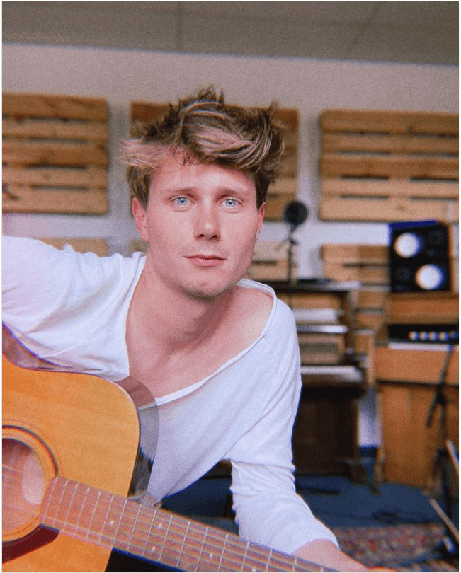 Moritz Jahn también es músico