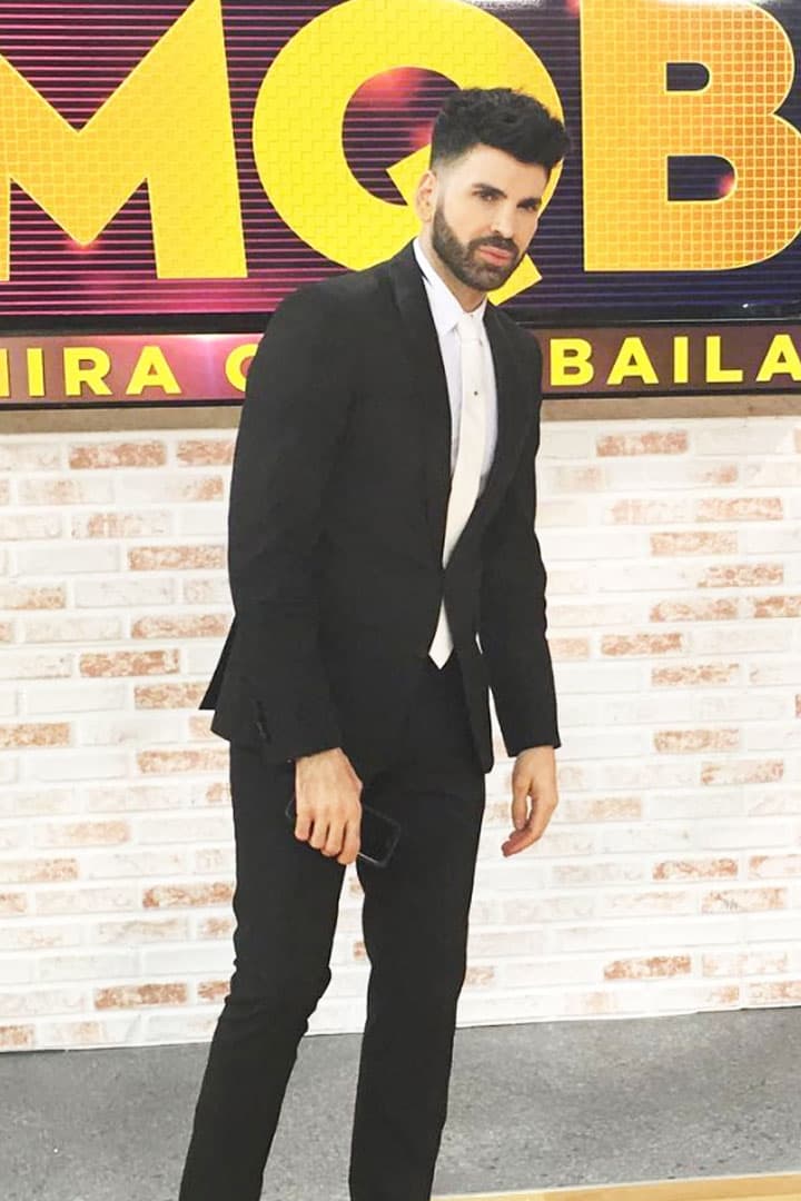 Jomari, desde el backstage, también lució elegante en el cuarto programa de Mira Quién Baila.
