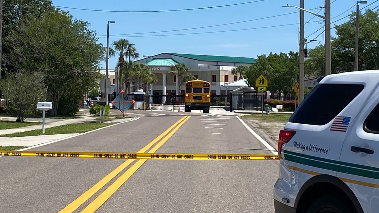 Reabren escuela cerrada por posible sujeto armado en Orlando