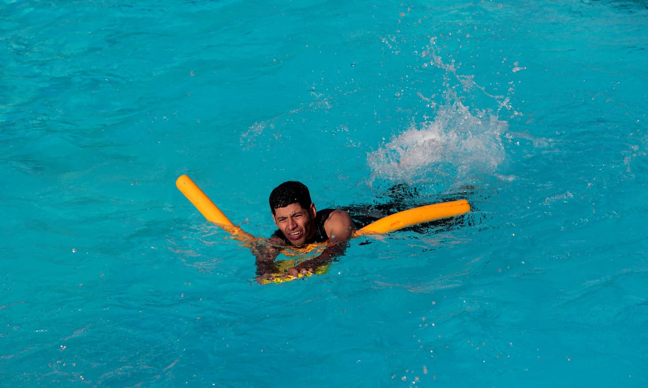 Aprenda RCP y respiración boca a boca. La Cruz Roja local, el centro de recursos familiares o la Asociación Estadounidense del Corazón ofrecen cursos.