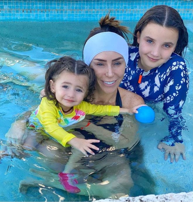 La propiedad fue comprada por la razón social 
<b>LaGorce 64 LLC, </b>la cual es administrada por Jonathan Choghi, que también maneja la razón social 
<b>VAP Jade Corp.,</b> la cual fue fundada por Álvarez Puga y presidió hasta 2019, según los registros corporativos de Florida. 
<br>