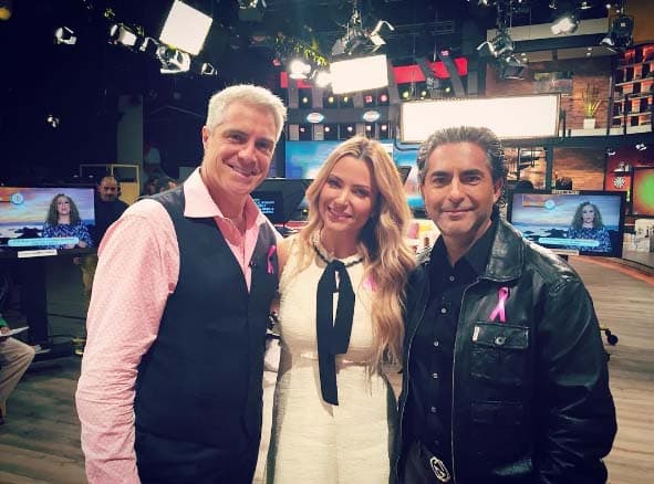 La actriz mexicana Martha Julia tiene una inmensa belleza interior y exterior. Nos alegró mucho su visita.