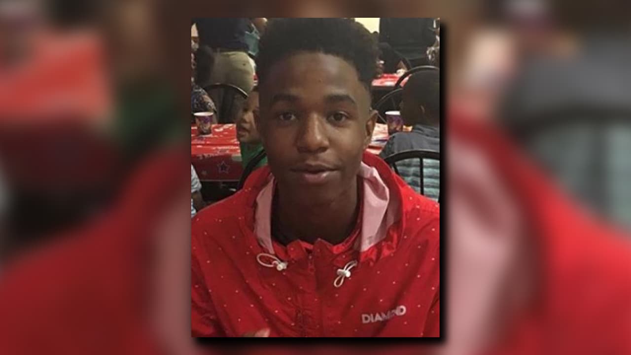 La Policía del Condado de DeKalb (DKPD), dijo que 
<b>Anthony “AJ”, Haszleton Jr.</b> de 16 años de edad, fue visto por última vez el 16 de abril en su casa de Decatur.