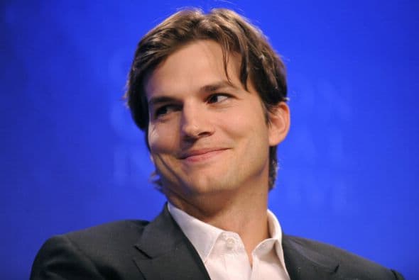 28. Ashton Kutcher Por fin otro famoso que no tiene que ver con la música. El actor de "Jobs" cuenta con 15,206,703 seguidores. Mira aquí más videos de Chismes.