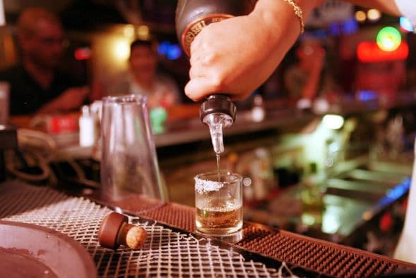 El alcoholismo es un problema a nivel mundial que no distingue sexo, condición social, religión ni edad.