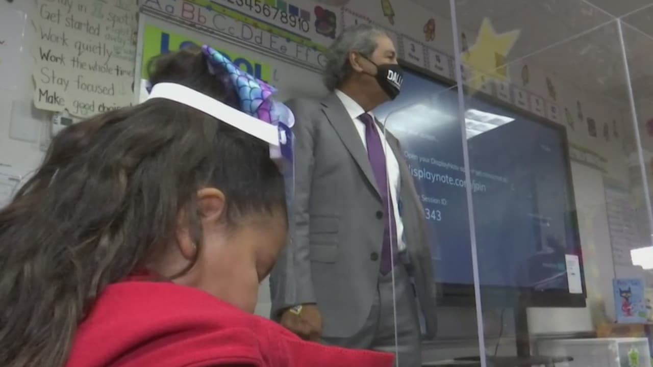 Distrito escolar de Dallas estudiará la opción de hacer cambios al calendario escolar