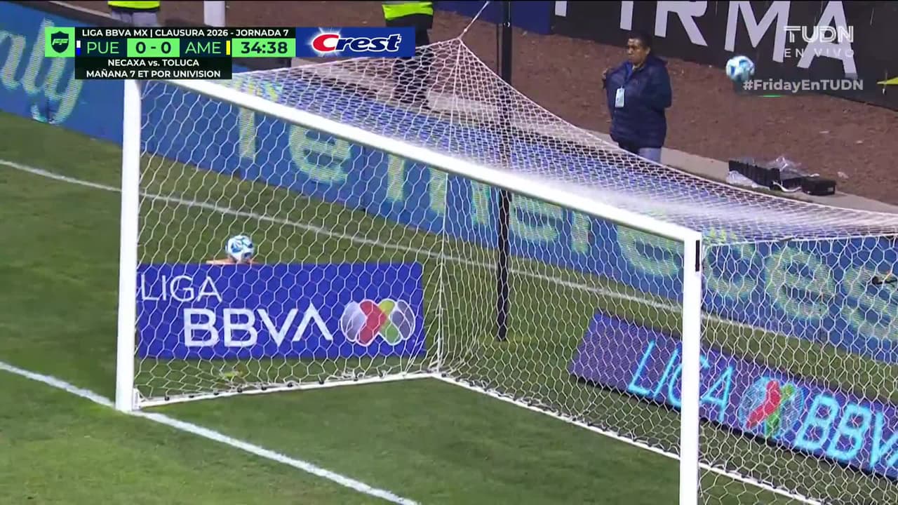 ¡TIRO ATAJADO! disparo por Érick Sánchez.