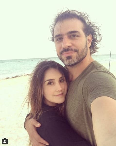 Fue en enero de 2017, cuando la exintegrante de la banda RBD confirmó en Instagram que mantenía una relación con Álvarez. "Sin duda, de todas las cosas bonitas que me pasaron en el 2016 la mejor fue conocerte", escribió la intérprete junto a esta foto.