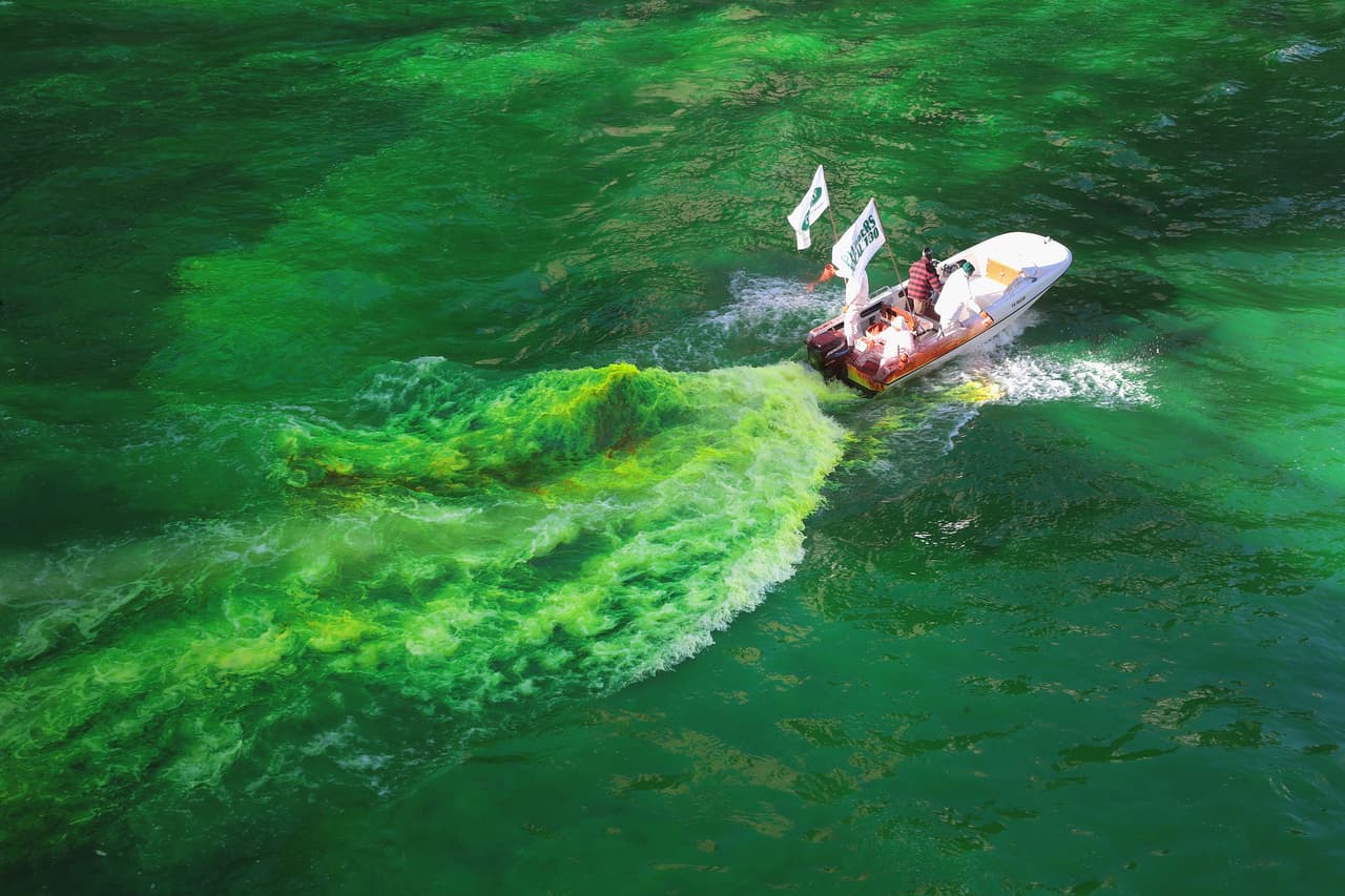 "Una sensación de esperanza": Chicago tiñe de verde su río para el Día de San Patricio bajo estrictas medidas de seguridad