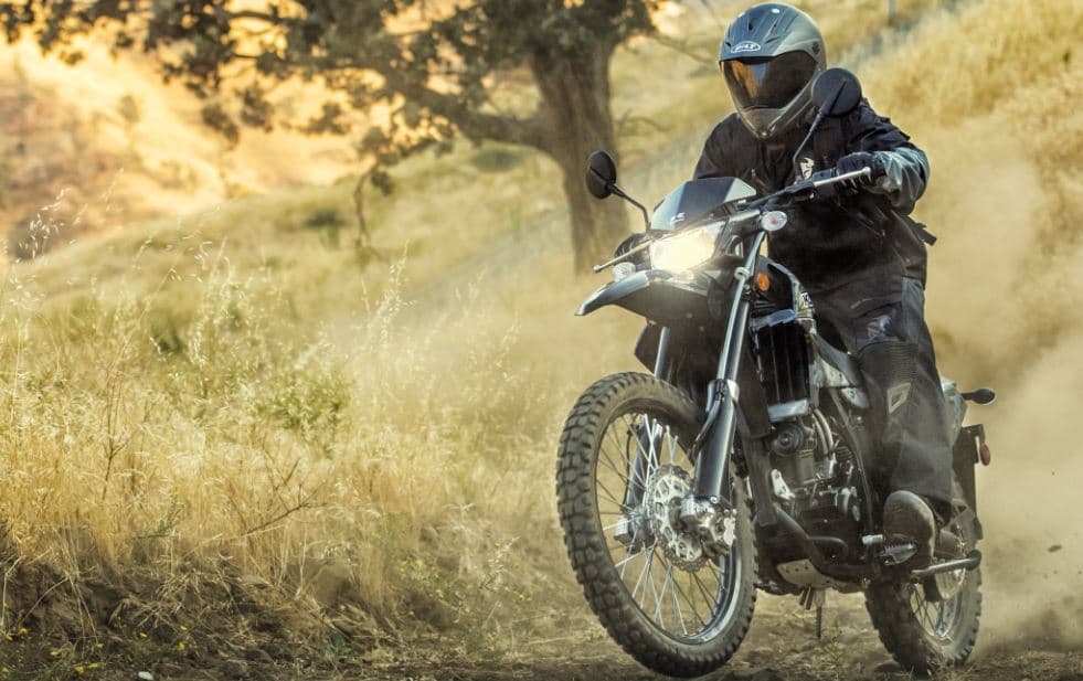 Prueba: Kawasaki KLX250 2018, una clásica 'dual purpose' modernizada 