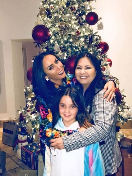 La presentadora mexicana Inés Gómez Mont siempre se encuentra rodeada de personalidades, pues gracias a su carisma y a su trabajo se ha hecho de muchas amistades en el mundo del espectáculo. Recientemente la conductora compartió esta foto al lado de la cantante mexicana Ana Gabriel, con quien incluso compartió la cena de Navidad en Miami.