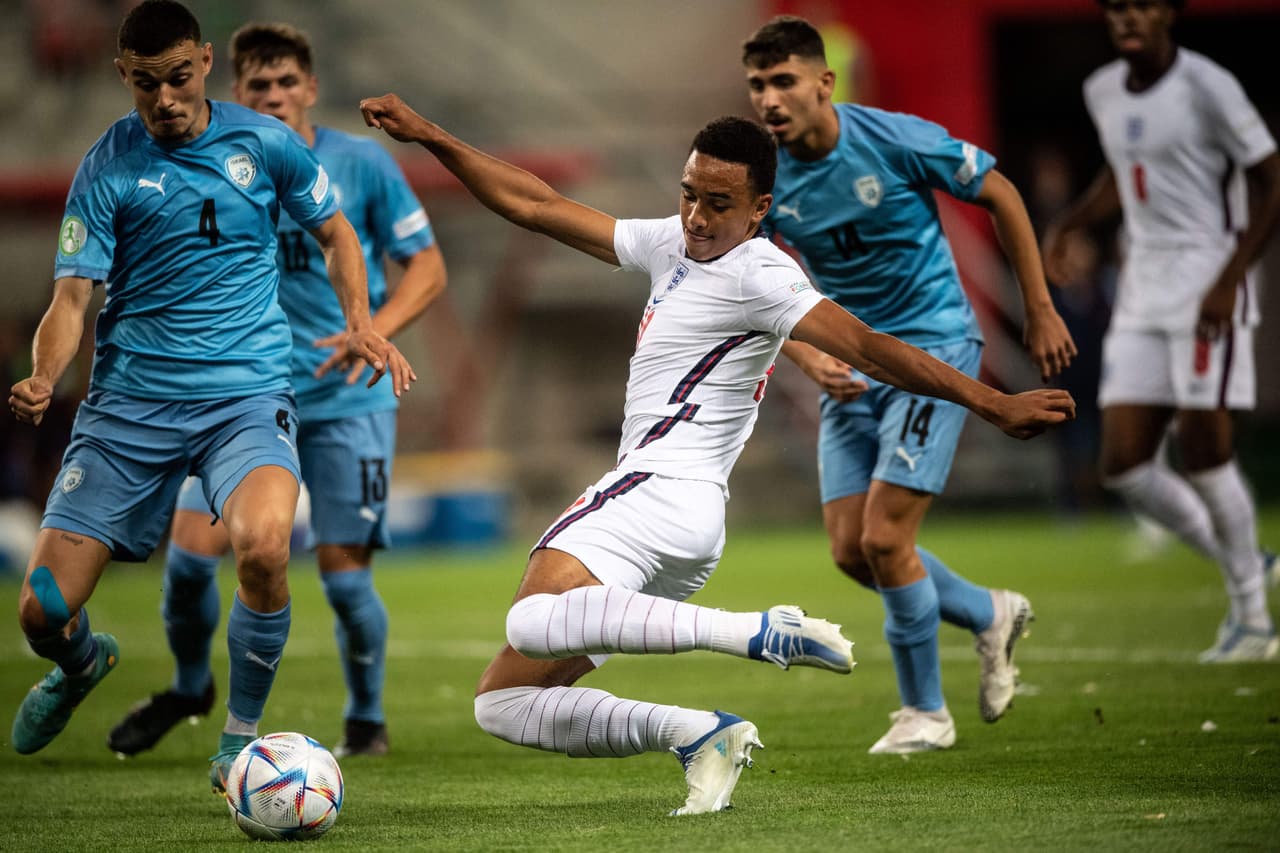 Inglaterra le remontó a Israel y lo derrotó 1-3 en tiempos extra con goles de Callum Doyle, Carney Chukwuemeka y Aaron Ramsey para coronarse en el Campeonato Europeo Sub-19.