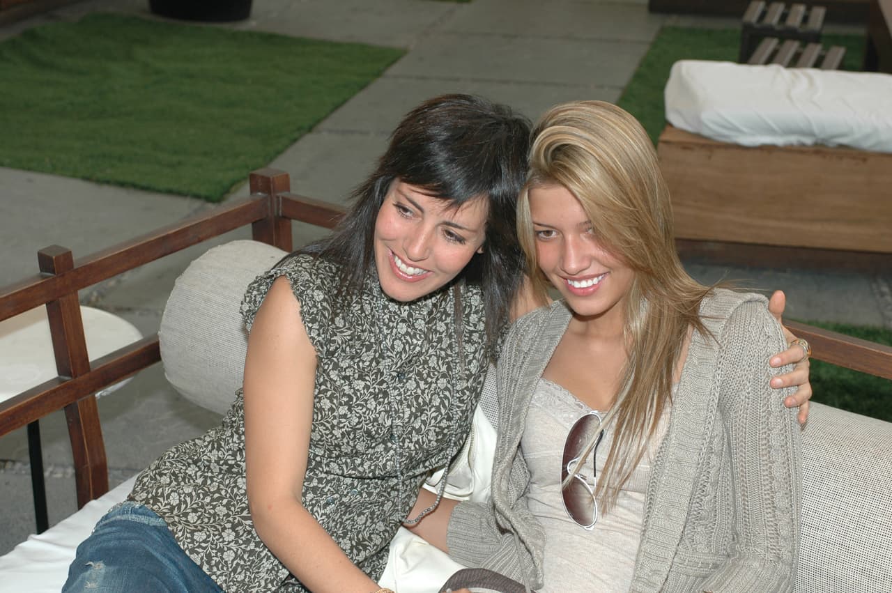 "¡Ay mi Stephanie hermosa!, 
<b>ella también ha sido una gran mamá</b>, ella siempre se ha hecho cargo de Michelle, y bueno, es gente muy querida para mí y yo quiero mucho a 'Mich' y a su mamá, no nos conocemos tanto ella y yo, pero todo mi respeto", dijo a 'De primera mano' en ese entonces.
<br>