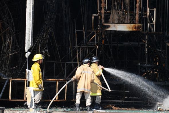 Para controlar el fuego se necesitó la ayuda del cuerpo de bomberos que llegó con alrededor 120 servidores públicos.