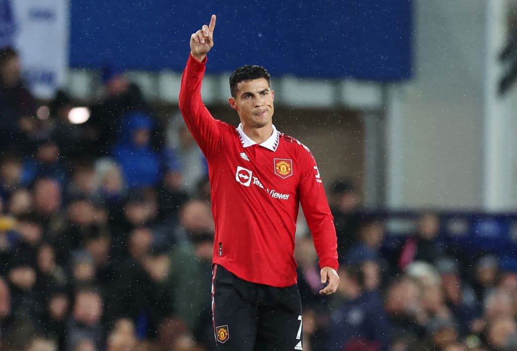 Cristiano Ronaldo llegó a los 700 goles en clubes con el tanto que le dio el triunfo este domingo al Manchester United por 1-2 sobre el Everton en el Premier League.