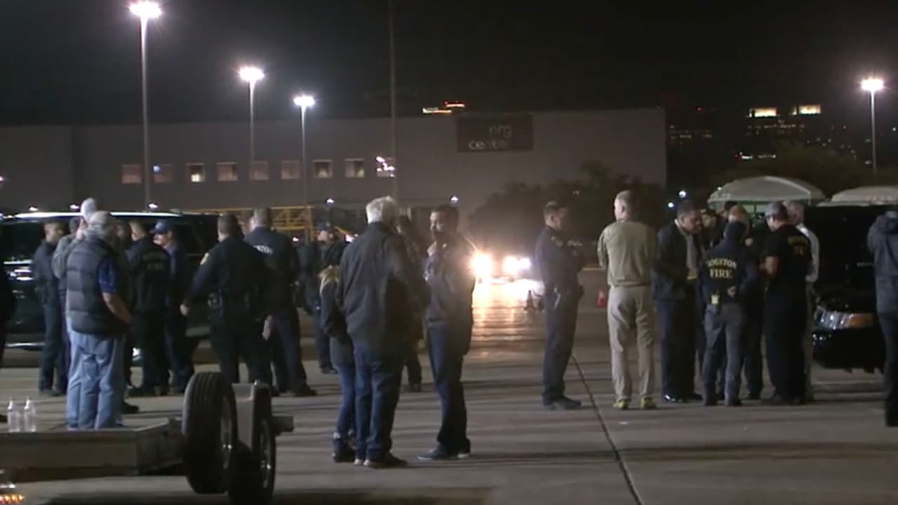 Lo peor del incidente se registró alrededor de las 9:15 pm del viernes cuando parte de los 50,000 asistentes al concierto comenzó a empujarse hacia el frente del escenario.