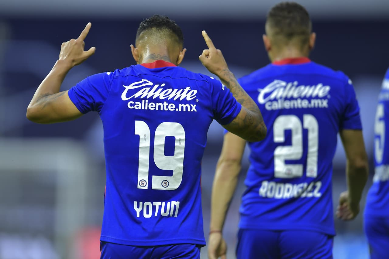 La defensa de Bravos perdió la marca del peruano que entró solo para definir.