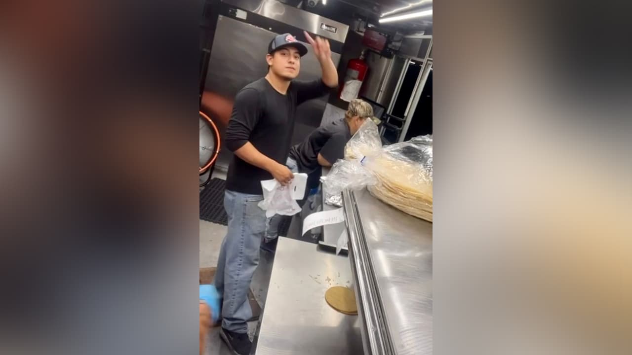 Eduardo Favela fue descrito por su familia y sus amigos como una persona responsable, trabajadora, sin vicios y con un hijo, de 2 años, que está en tratamiento médico y por quien trabajaba hasta horas extras.