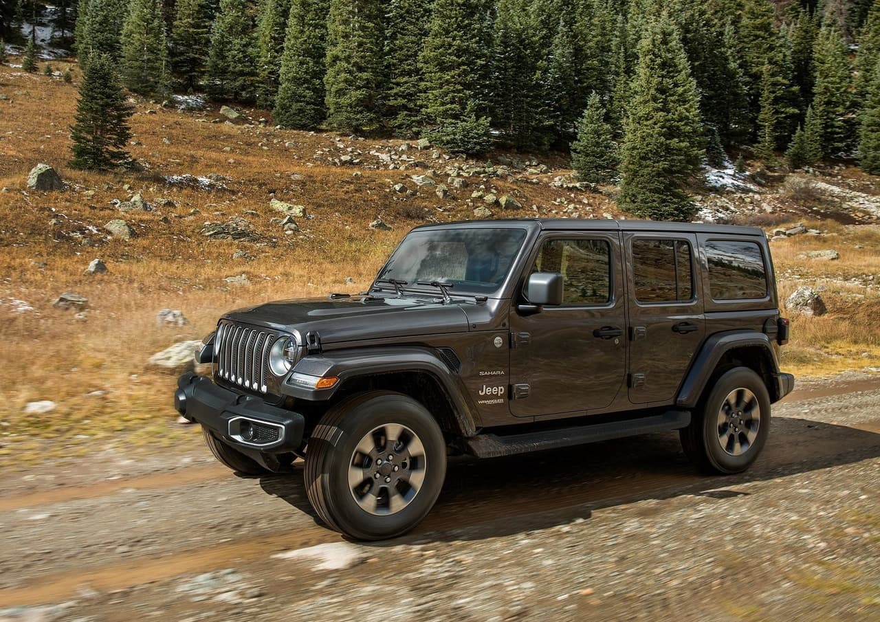 <u><h3 class="cms-H3-H3">Jeep Wrangler Unlimited 2018</h3></u>
<br>
<br>
<b>Motor:</b> V6 Pentastar de 3.6 litros 
<br>
<b>Potencia/Torque:</b> 285 hp/260 lb-pie
<br>
<b>Precio original en EEUU:</b> $31,000 - $43,000
<br>
<b>Valor actual en EEUU:</b> $29,000
