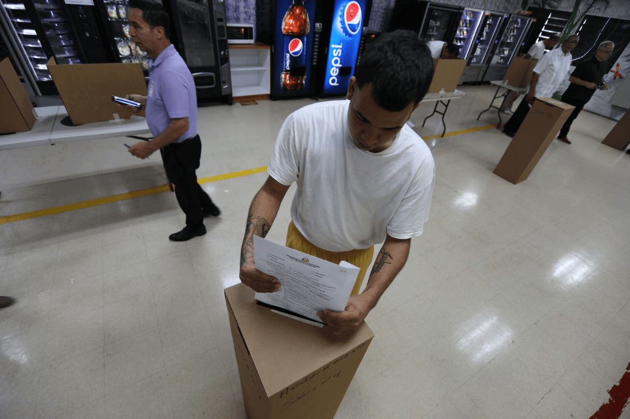 La subsecretaria del Departamento de Corrección y Rehabilitación, Charlene Rivera Agosto, informó que los procesos se dieron en orden; y garantizando, además, el voto a todos los miembros de la población correccional.