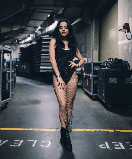 Comenzó a tener reconocimiento en 2011 por videos en Youtube.