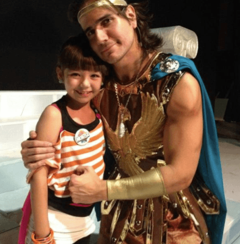 En sus inicios junto al actor Daniel Arenas.