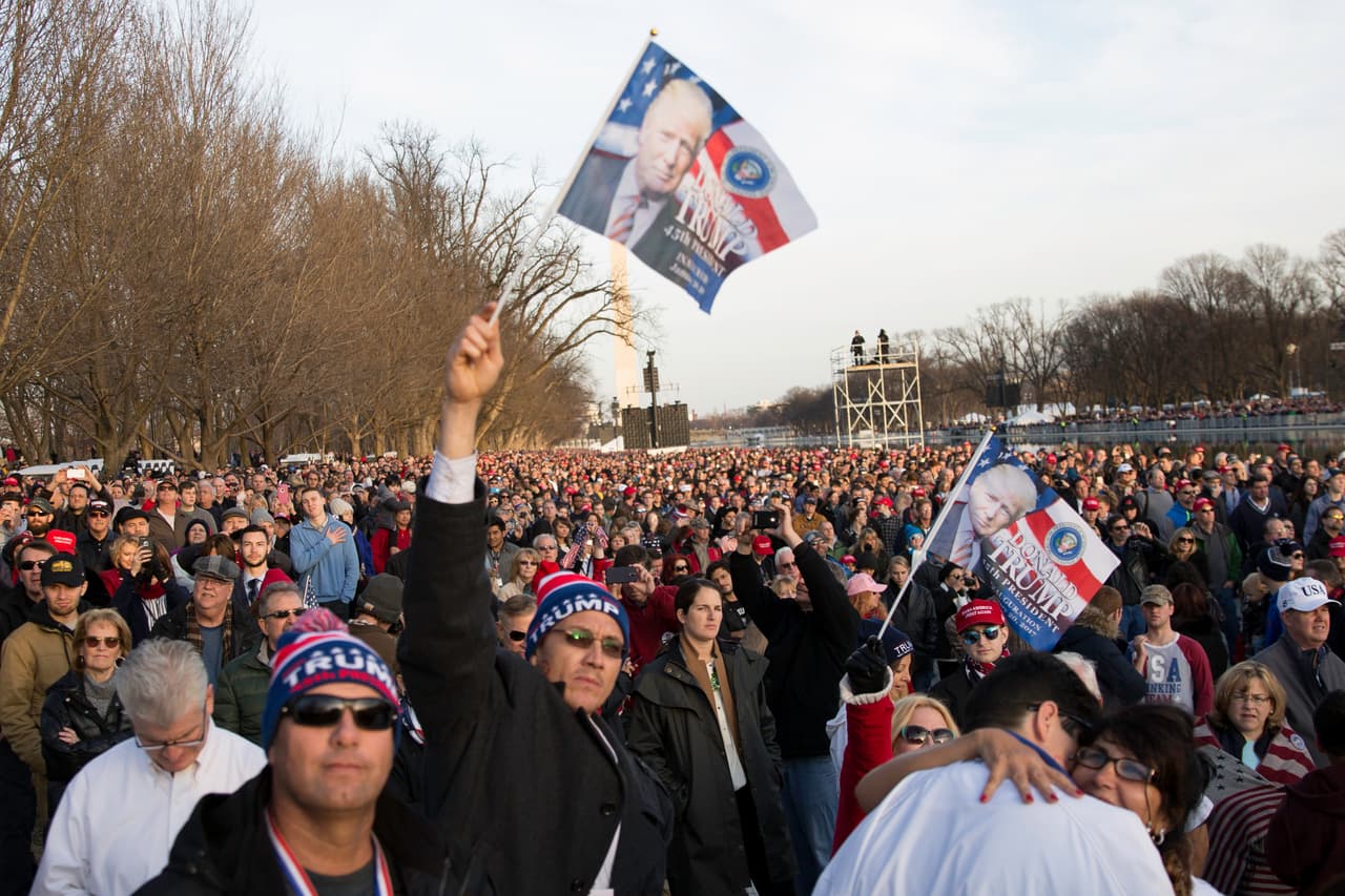 Merchandising de Trump para apoyar un concierto que no fue tan concurrido como la organización esperaba.