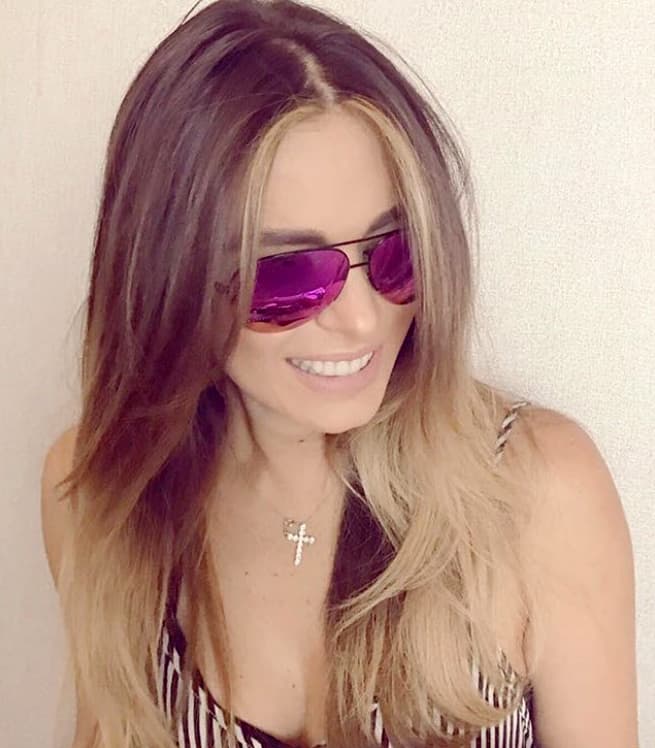 Galilea Montijo también es fan de los accesorios y le gusta jugar con su cabello cambiando de estilo de vez en cuando.