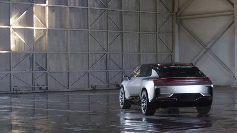 El Faraday Future proyecta una producción inicial de apenas 300 unidades, de la FF 91. Los compradores podrán reservar una unidad haciendo un depósito reembolsable de 5.000 dólares, a través de la página web. El fabricante promete comenzara producir la FF 91 en junio de 2018.