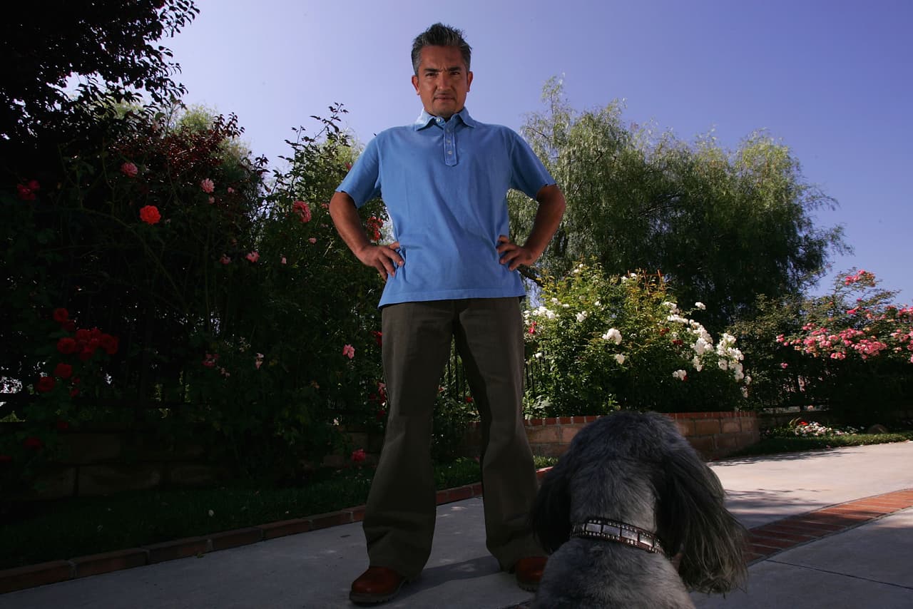 "(El latino en EEUU) tiene la misma prensa que el pitbull: 
<b>se cree que es malo, cuando no</b>. Es muy importante ver cómo tratamos al animal, porque así tratamos al ser humano", dijo Millán.