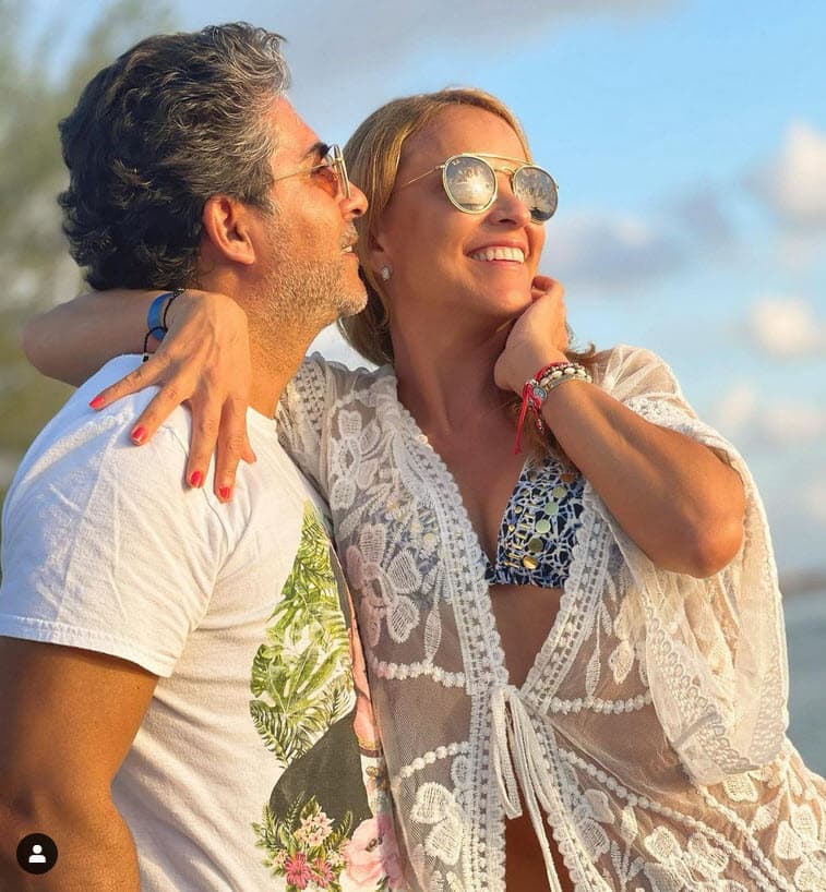 Lamentó no poder ser la pareja que ella necesitaba: "Solo 
<b><a href="https://www.univision.com/famosos/raul-araiza-fue-a-dar-al-quirofano-y-confirma-a-que-tipo-de-cirugia-se-sometio-fotos">le pido perdón</a> por no poder otorgarle lo que ella anhelaba</b>, una relación larga, duradera y llena de estabilidad, pero no puedo rechazar trabajo, y menos en estos momentos", compartió en la revista.
<br>