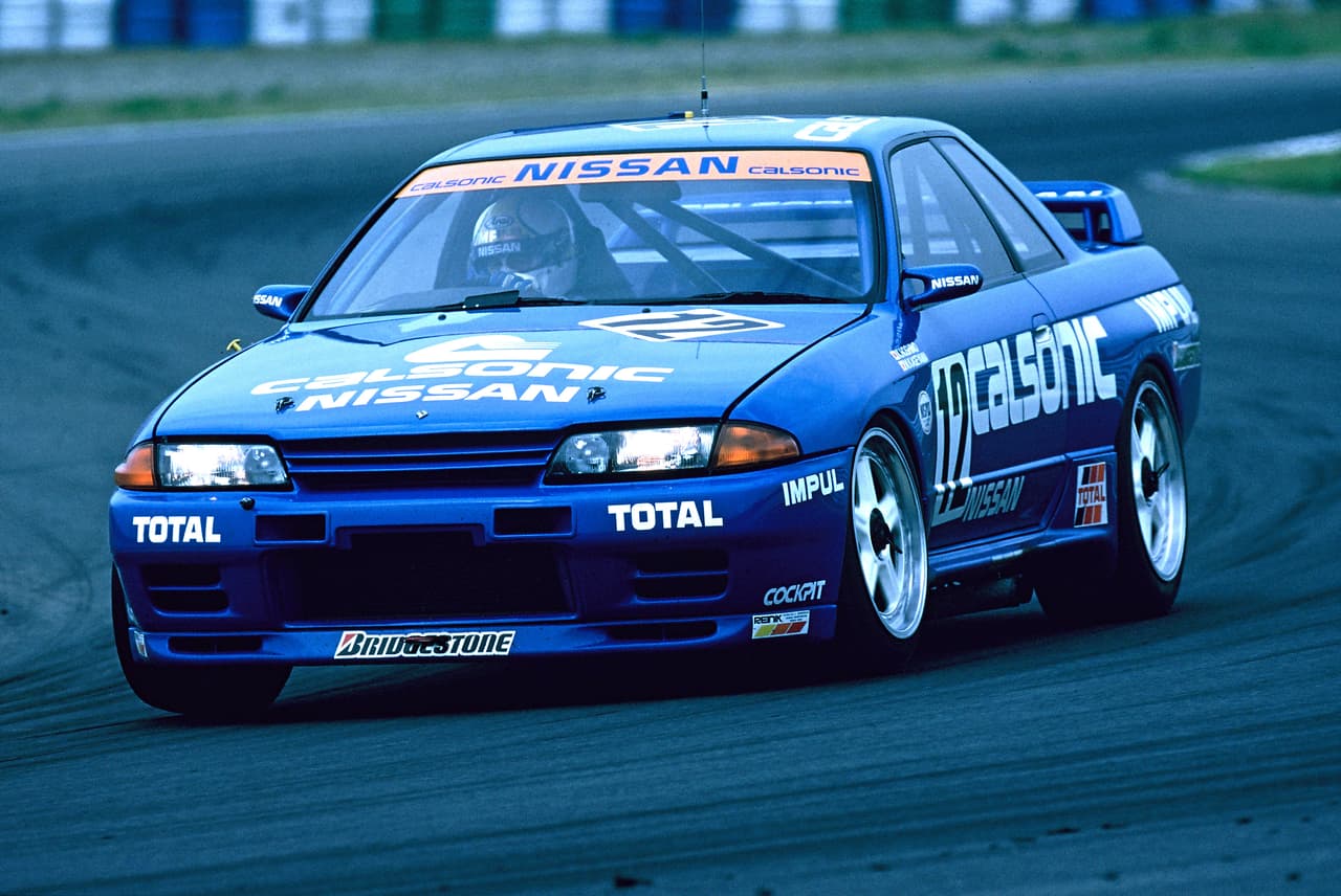 La versión de competencias del R32 dio inicio a la leyenda del Skyline GT-R, ganando no solo el campeonato de 1989, pero las 29 carreras del campeonato de Turismo Japones (JTCC). Luego ganaría nuevamente el campeonato en 1994. (Foto: Nissan Skyline GT-R 'CalsonicKansei' R32)